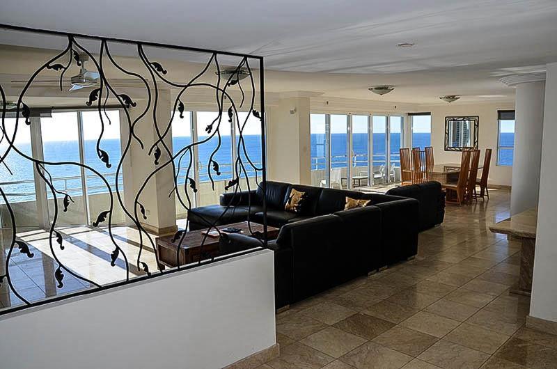 Zenith Ocean Front Apartments Gold Coast Extérieur photo