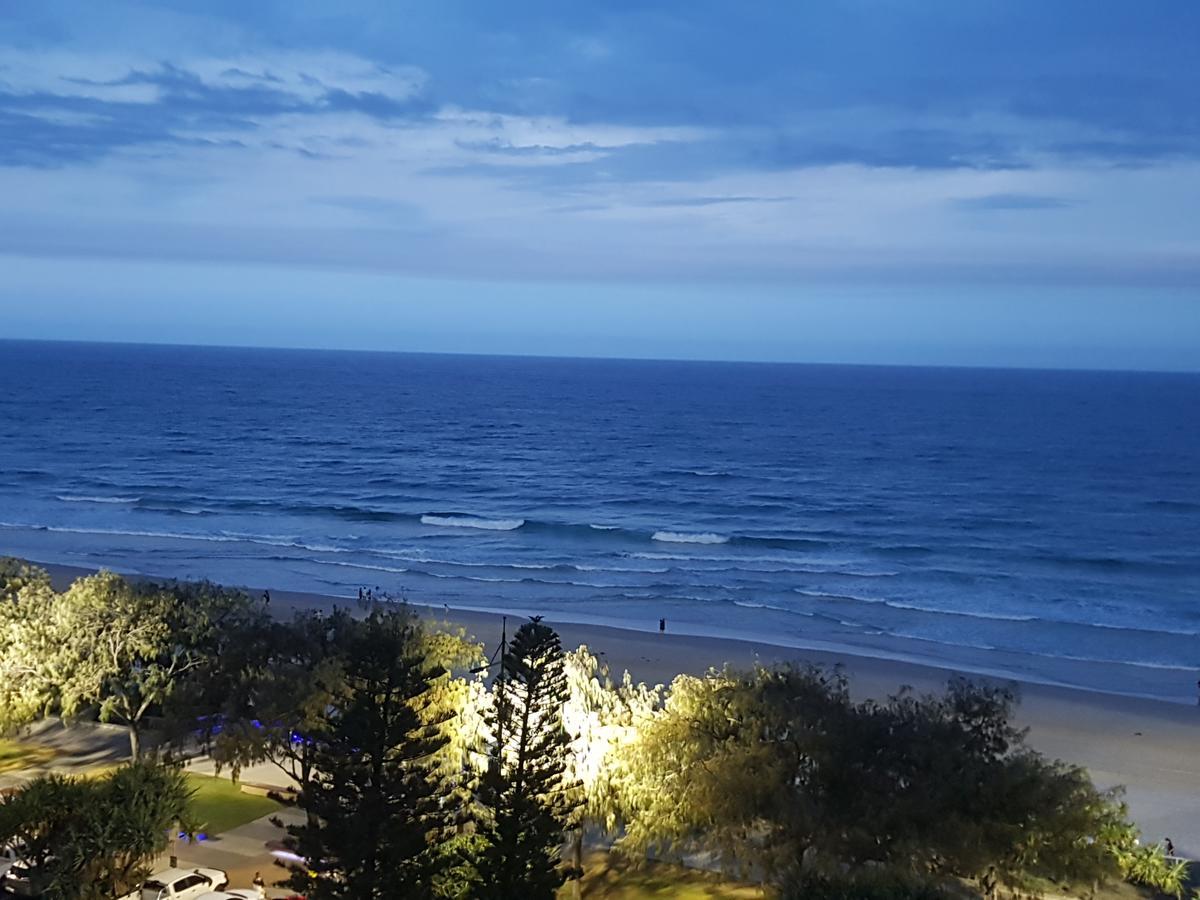 Zenith Ocean Front Apartments Gold Coast Extérieur photo